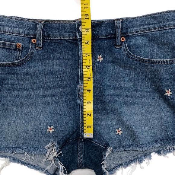 GAP | Floral Embroidered Cut-off Jean Shorts Sz 30 - Picture 13 of 14